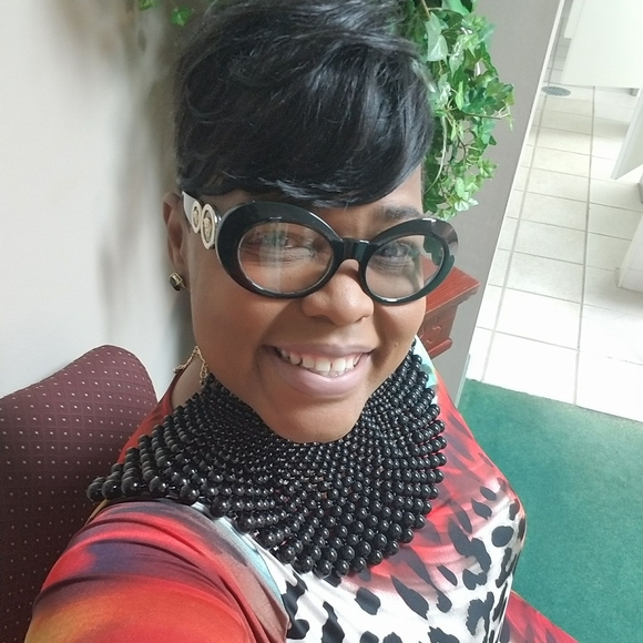 Meet your Posher, Alethea - Picture 1 of 1